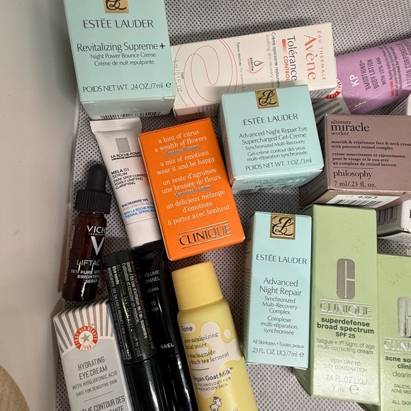 Skincare bundle. Travel size & sample size - Picture 2 of 4